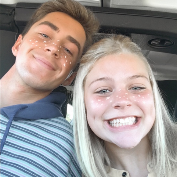 Meet your Posher, Ava - Picture 1 of 1